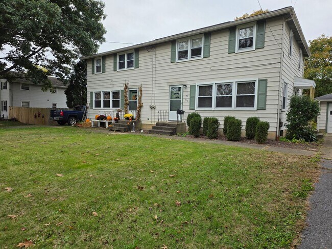 Primary Photo - 518-520 Sloan Ave