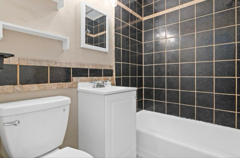 Building Photo - 423 W 31st St