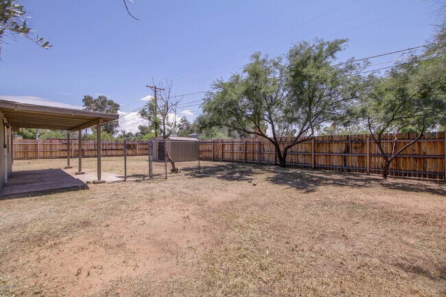 Building Photo - 812 S Eli Dr