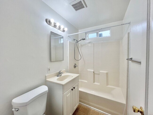 Building Photo - 1815-1817 Madrone Avenue