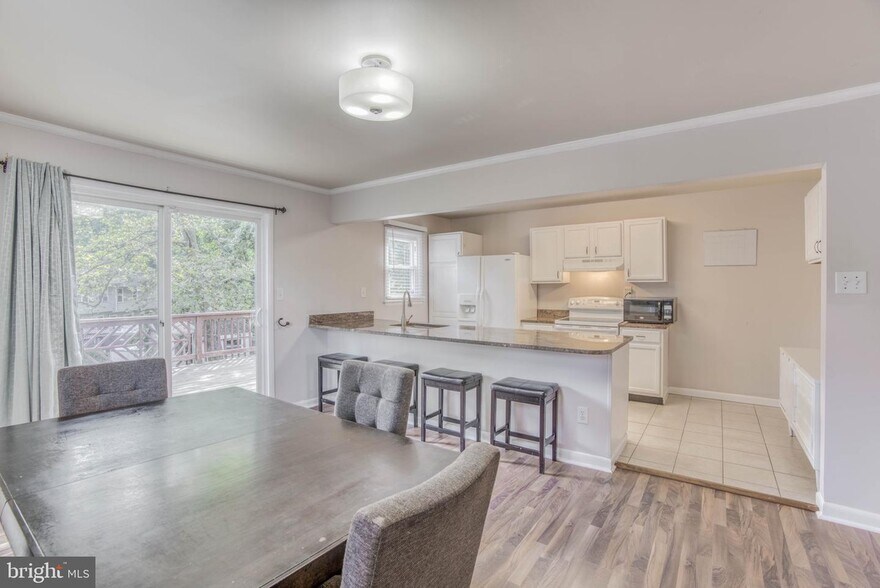 Kitchen - 9909 Maidbrook Rd