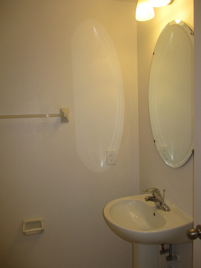 Building Photo - 3BD/2.5BA Town Home in Sawgrass Landing In...