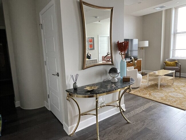 Building Photo - 272 E Main St