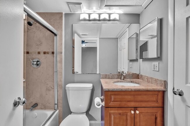 Building Photo - 2841 N Oakland Forest Dr