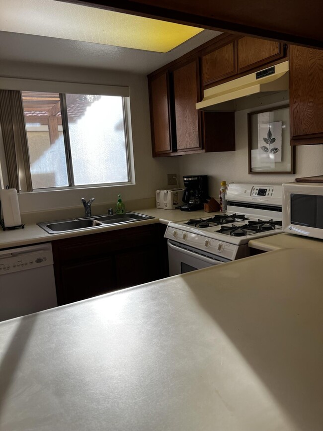 Building Photo - 406 Tava Ln