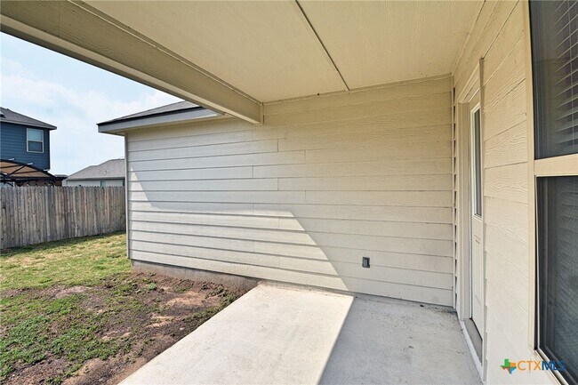 Building Photo - 528 Willow Valley St
