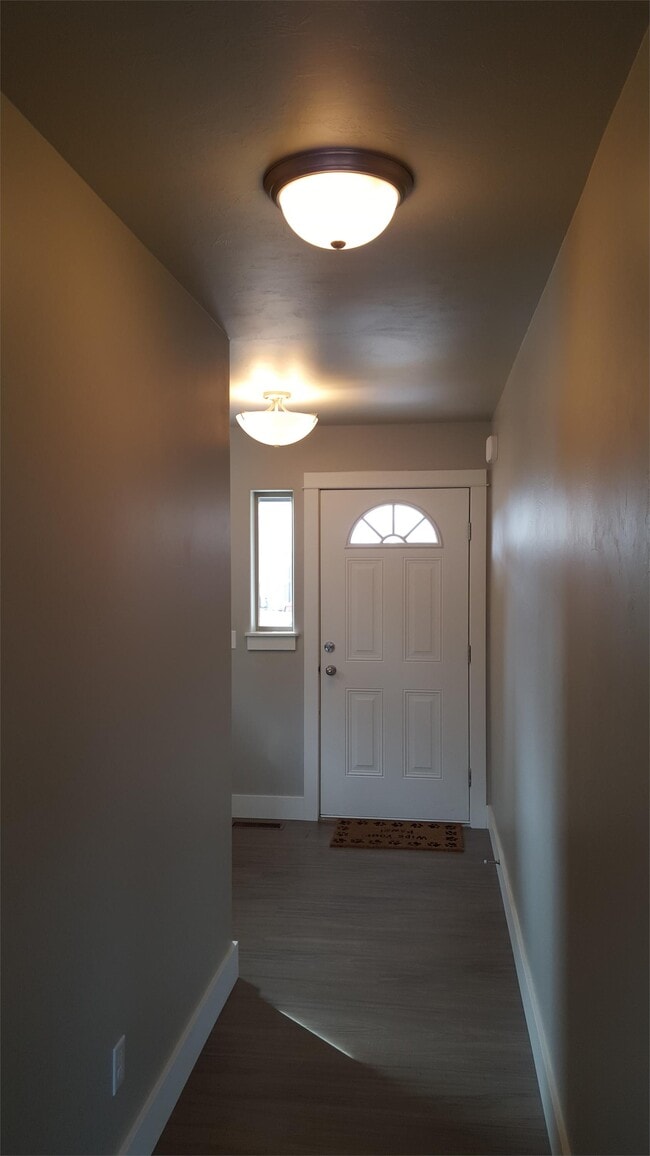 Building Photo - 726 Forest Glen Dr