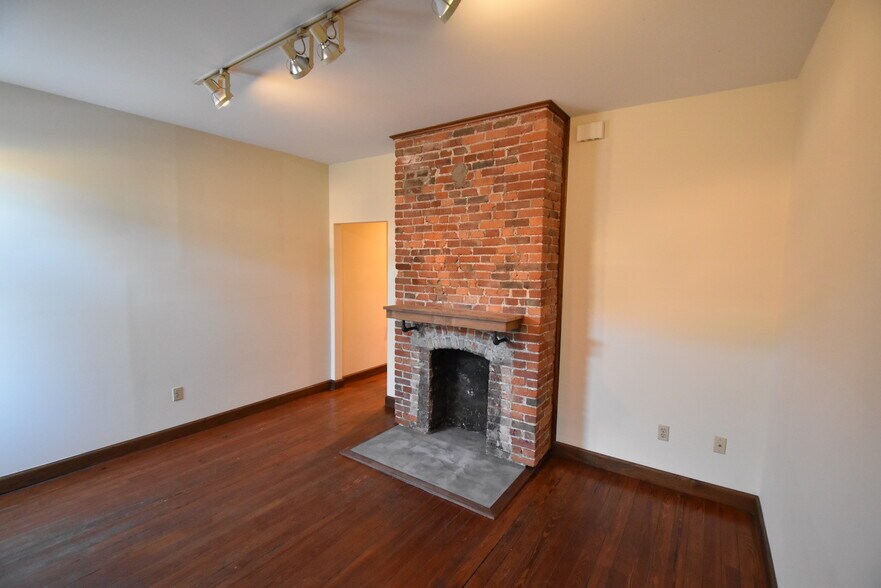 Living Room - 39 E Russell St