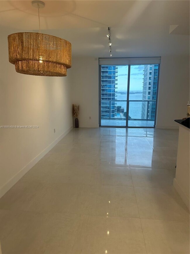 Building Photo - 1060 Brickell Ave