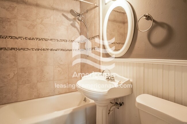 Building Photo - 504 N Dogwood St