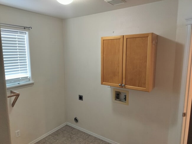 Building Photo - 1415 Chelsey Cir