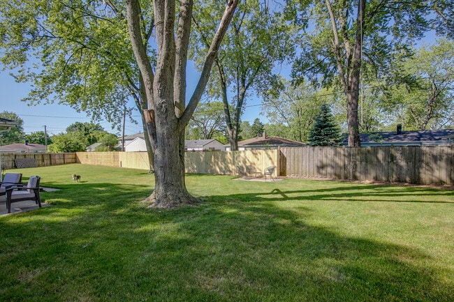 Building Photo - 523 Hawley Ct