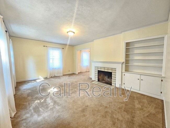 Building Photo - 1017 E Sharp Ave