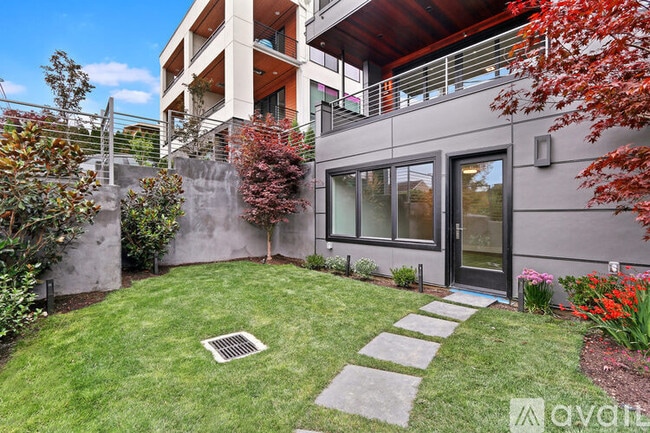 Building Photo - 216 5th Ave