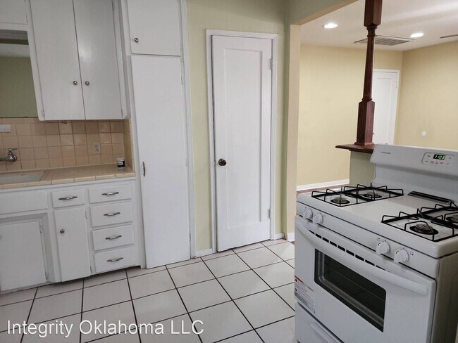 Building Photo - 2 br, 1 bath House - 547 E Indian Drive