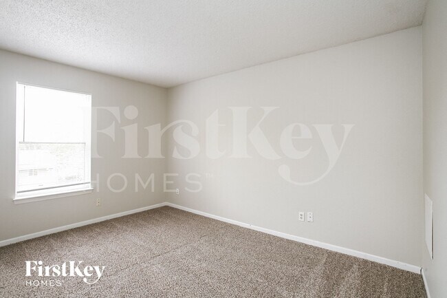 Building Photo - 16773 Lowell Dr