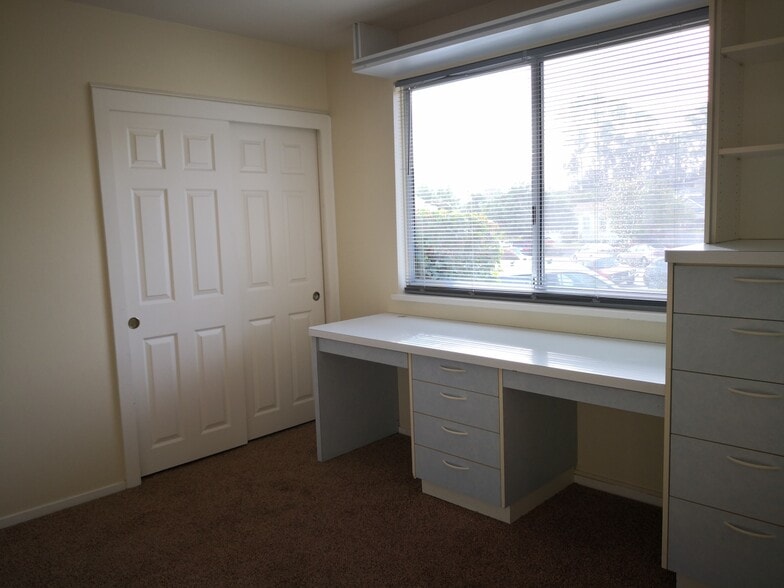 Building Photo - 399 Jaycee Dr