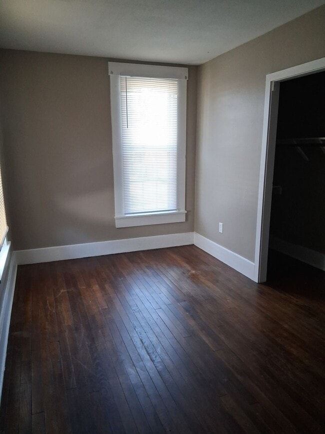 Building Photo - Charming Newly Renovated Spacious Double