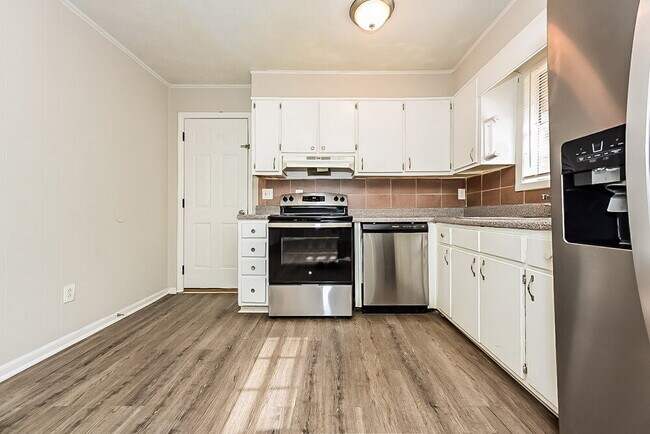 Building Photo - 246 Bellwood Ln