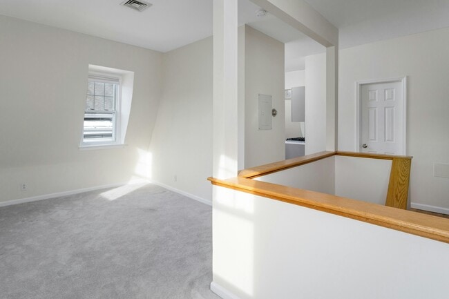 Building Photo - 11 Edgemont Rd