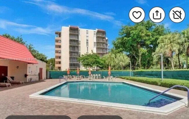 Building Photo - 3101 N Country Club Dr