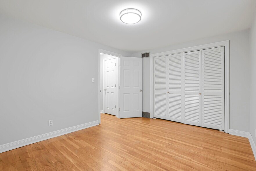 Building Photo - 1062 Oberlin Dr