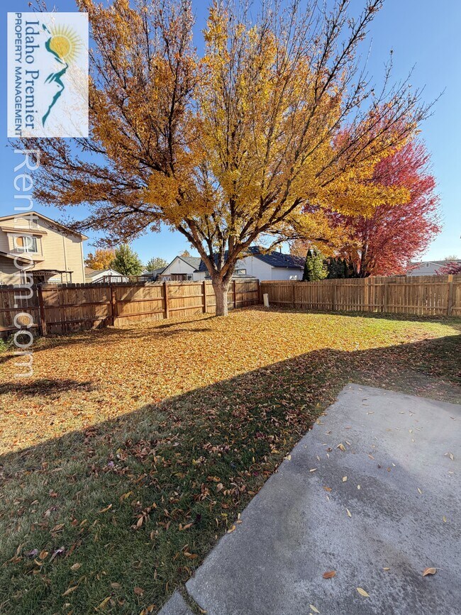 Building Photo - 2200 E Grapewood Dr