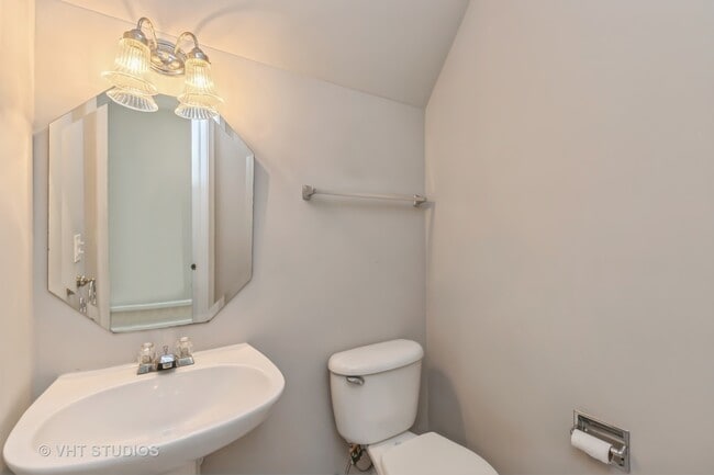 Building Photo - 1358 Longchamps Ct