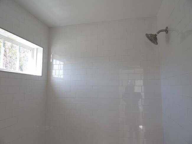 Building Photo - 4116 Horseshoe Rd N