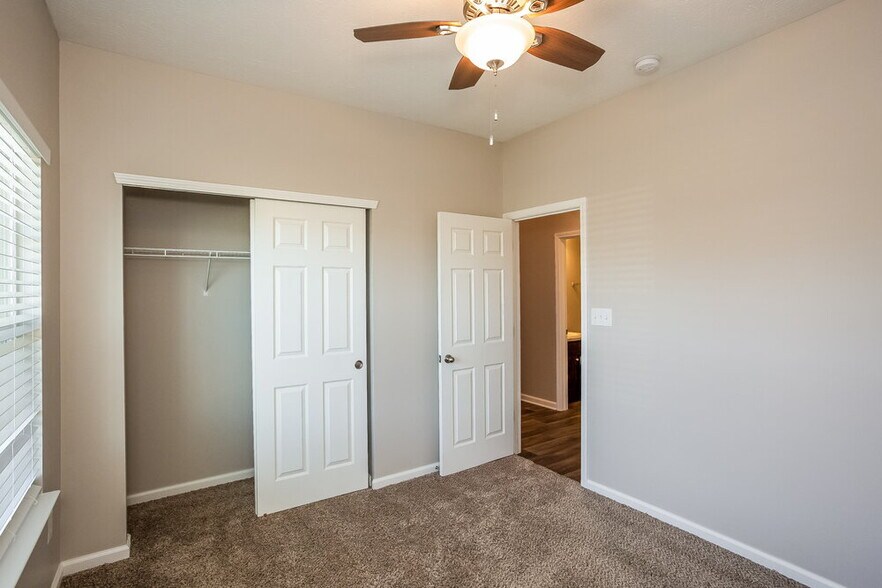 Building Photo - 386 Thunderwood Dr