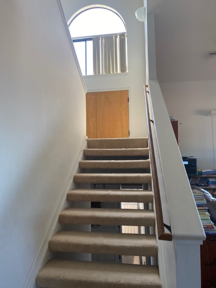 Building Photo - 99-576 Hoio St