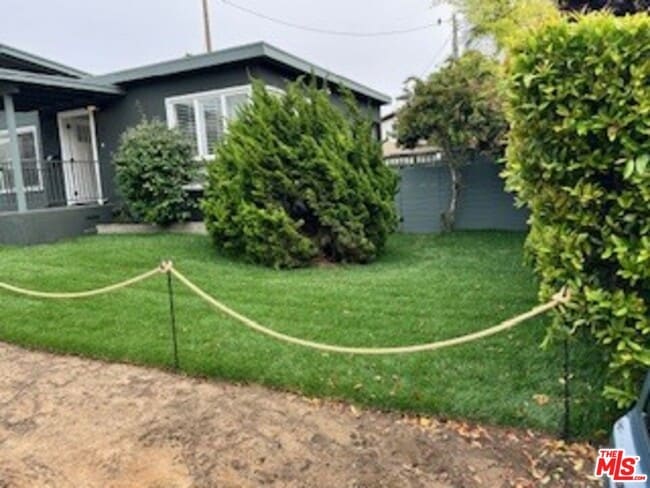 Building Photo - 620 25th St