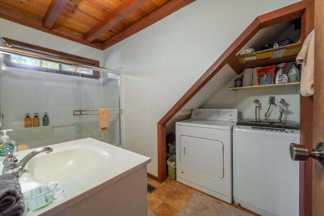 Building Photo - SKI LEASE: Hot Tub, Pet Friendly, Wood Stove