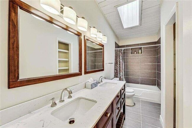 Building Photo - 3121 Lynnray Dr