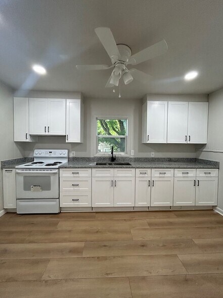 Ktichen - 303 W Athens St