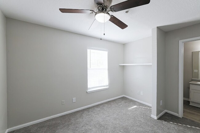 Building Photo - Stone Ridge Apartments - Unfurnished Room ...