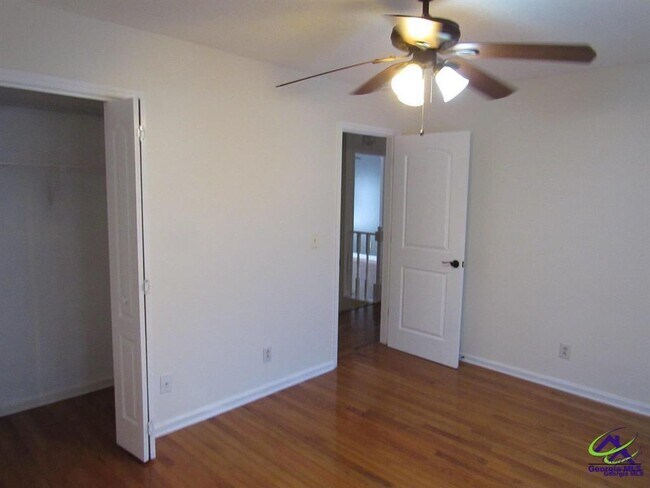 Building Photo - 100 Sunchase Ct