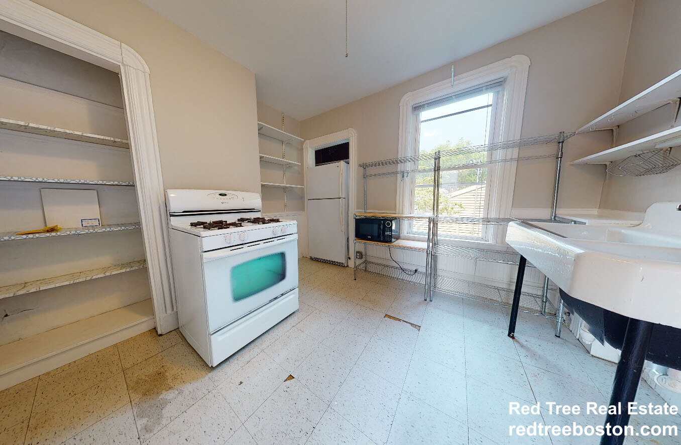 apt 3 - 560 Green St