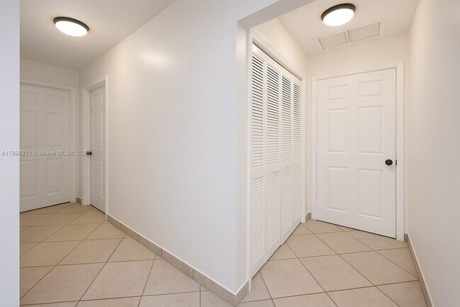 Building Photo - 14478 SW 139th Ave Cir W