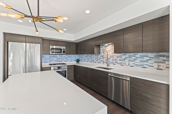 Building Photo - 200 W Portland St