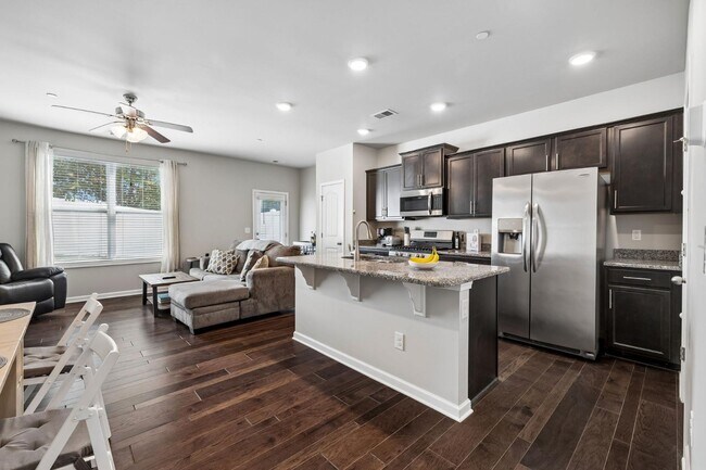 Building Photo - 1045 Enclave Ave