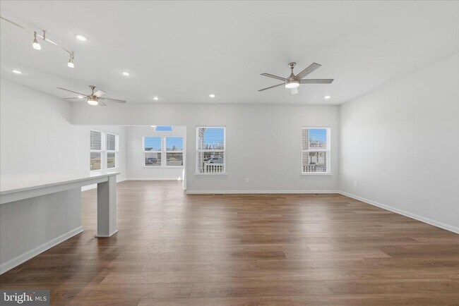 Building Photo - 148 Huntwell W Ave