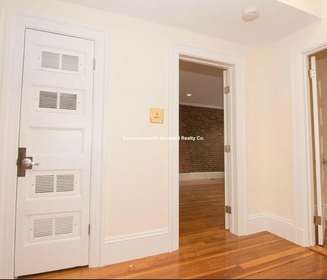 Building Photo - 1616 Beacon St