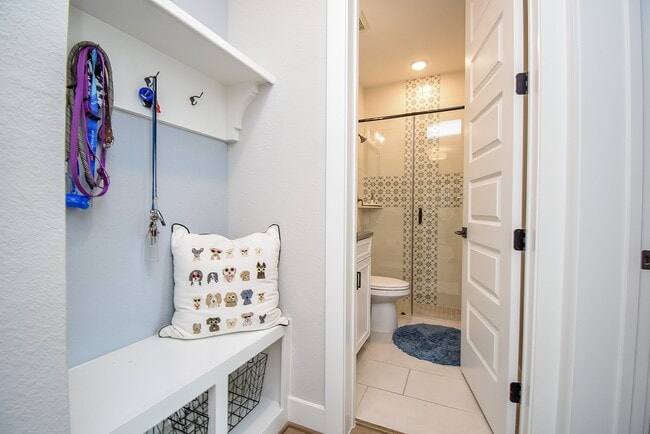 Building Photo - 10914 Brambling Wood Dr