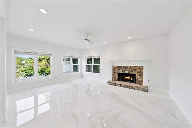 Building Photo - 675 Falls Lake Dr