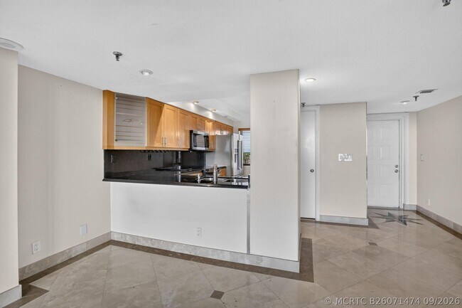 Building Photo - 2300 NE 33rd Ave