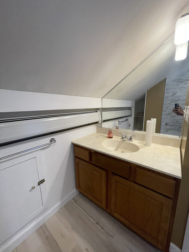 Building Photo - 161 Hoadley Rd