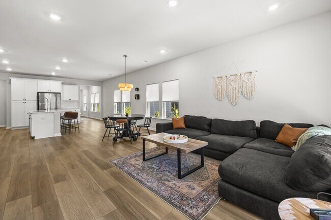 Building Photo - 119 Holloway Hl