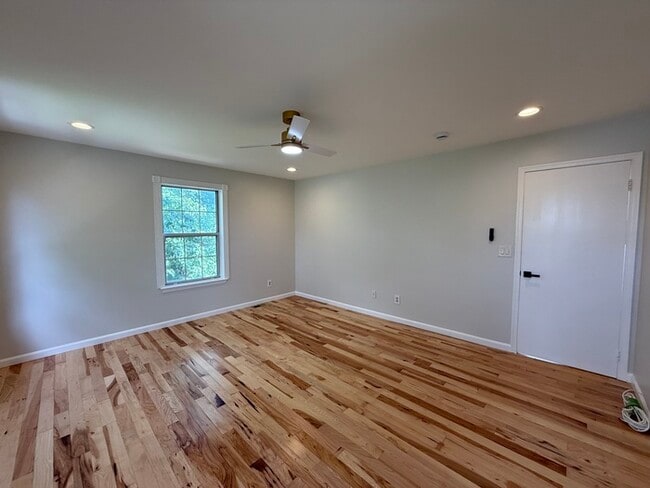 Building Photo - 271 Edgeware Ct