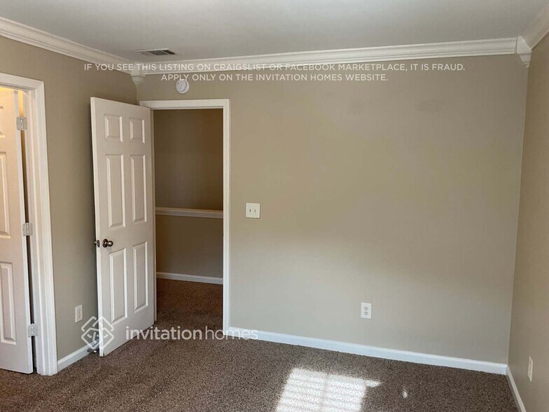 Building Photo - 2440 Sheldon Pl